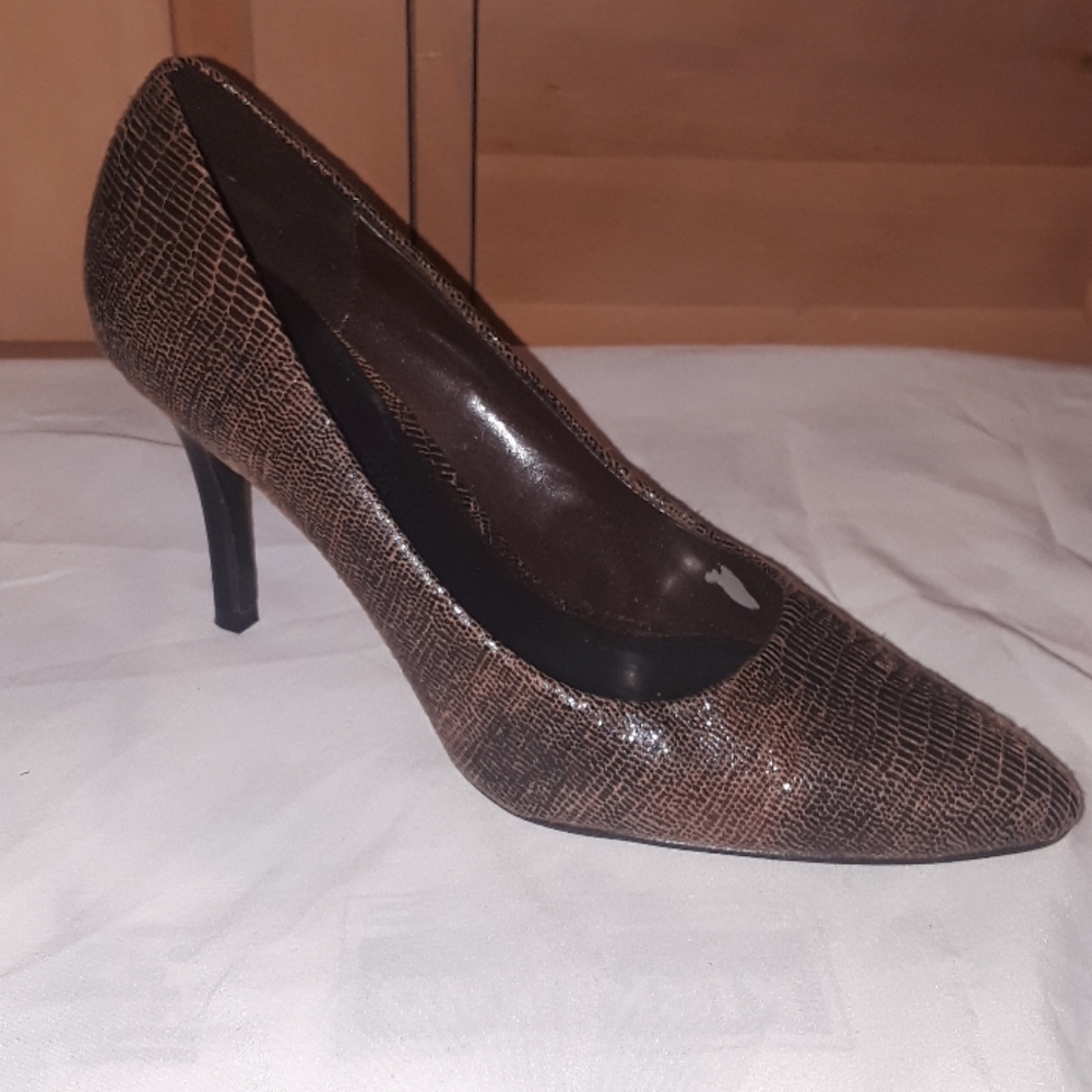 Ann Marino brown snakeskin print heels